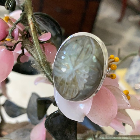 Vintage 925 engraved labradorite ring